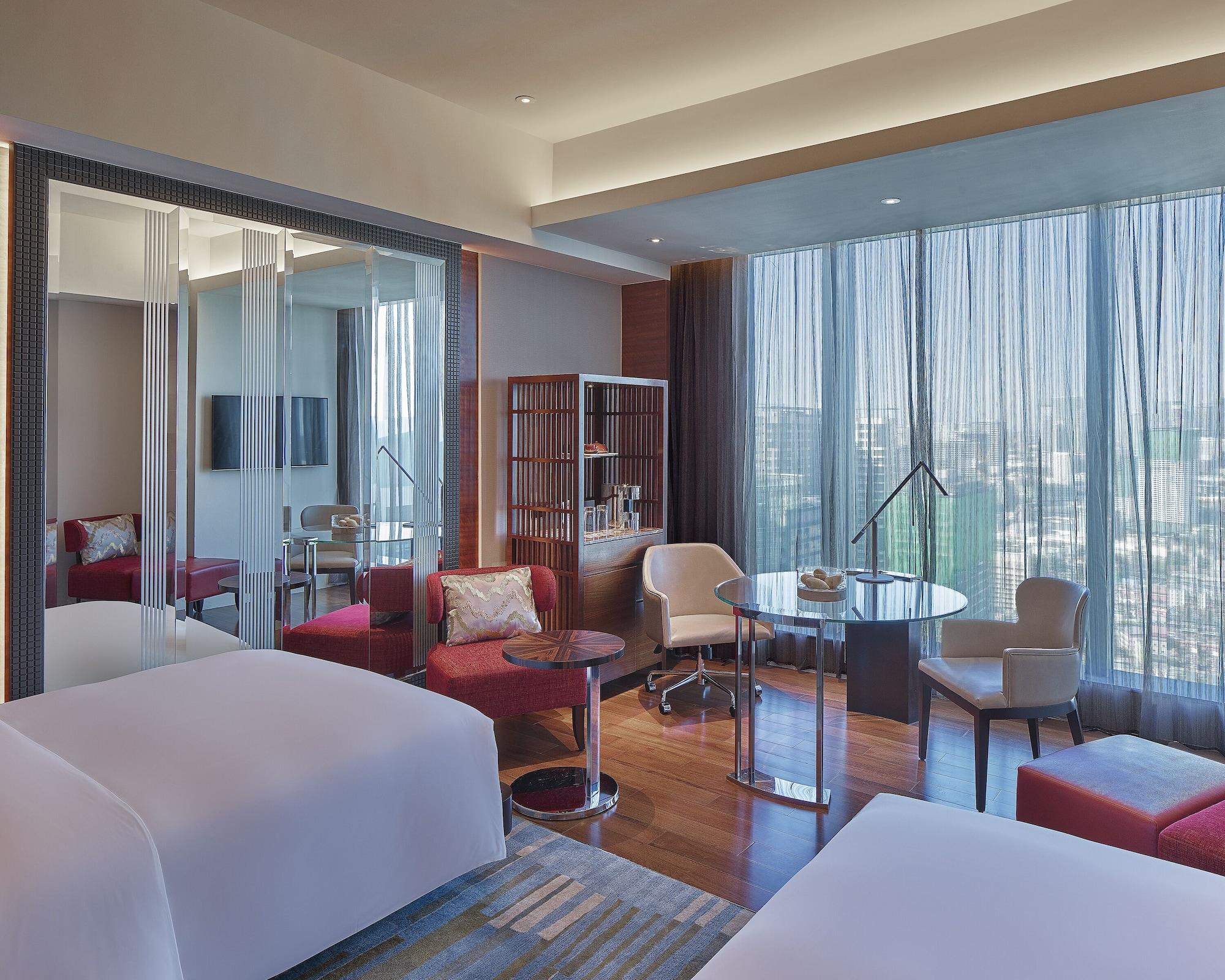 מלון טאגיג Grand Hyatt Manila מראה חיצוני תמונה