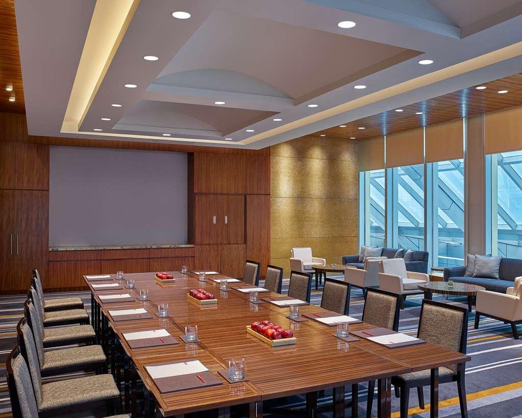 מלון טאגיג Grand Hyatt Manila מתקנים תמונה